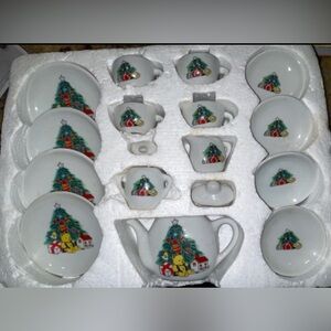 Childs Christmas Porcelain Tea Set 17 Piece Holiday Teddy Bear Miniature Vintage